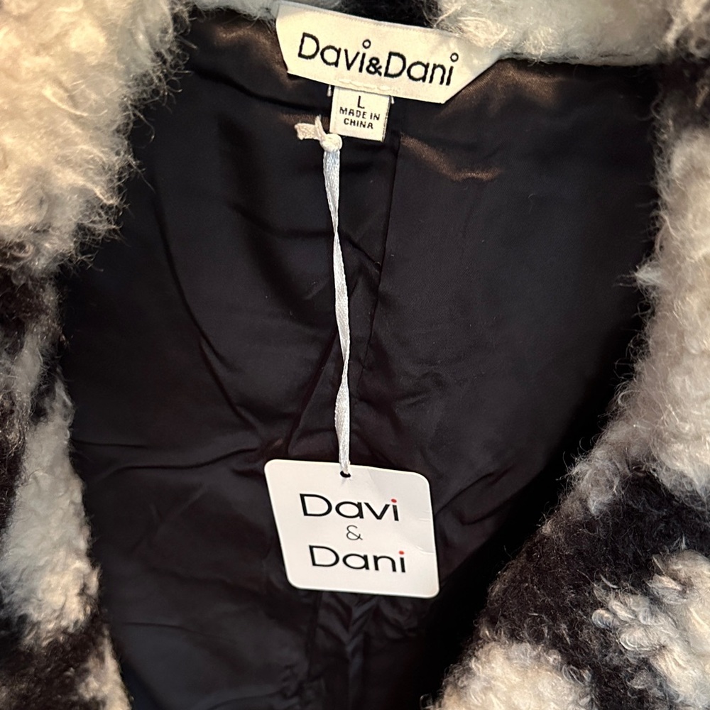 Brand new. DAVI & DANI Black and White Checkered Fuzzy Jacket COMFY! - Picture 7 of 7